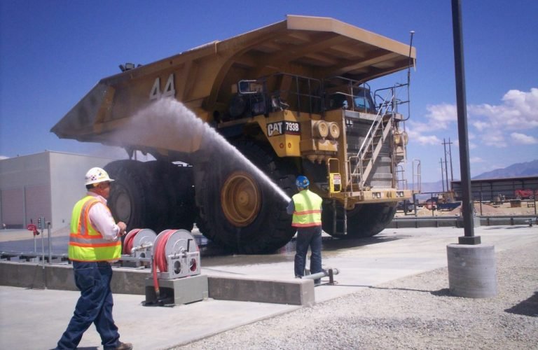 large-mining-vehicle-being-washed-by-manual-equipment-1024x768-1